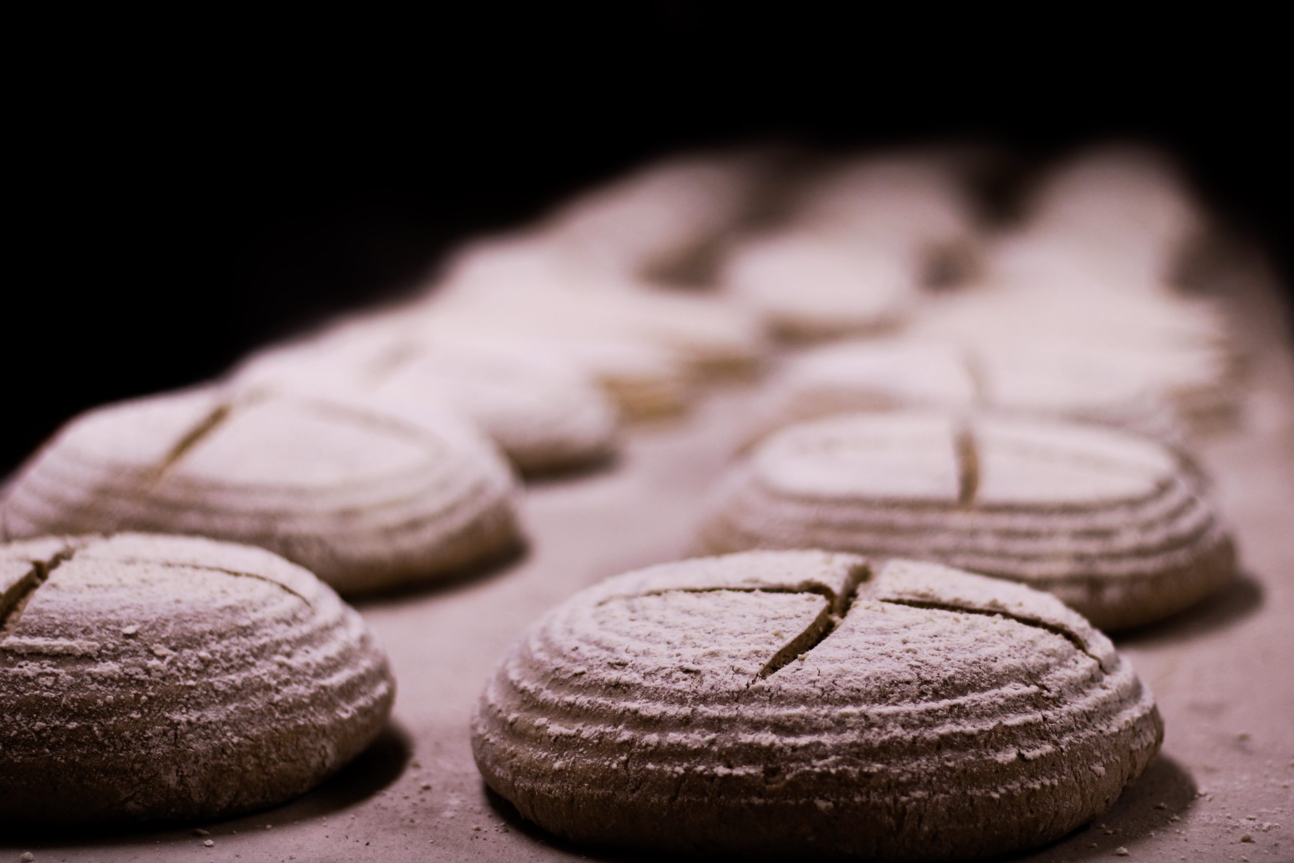Onderzoek naar het effect van fermentatietijd op zuurdesembrood: Smaak, textuur en voeding
